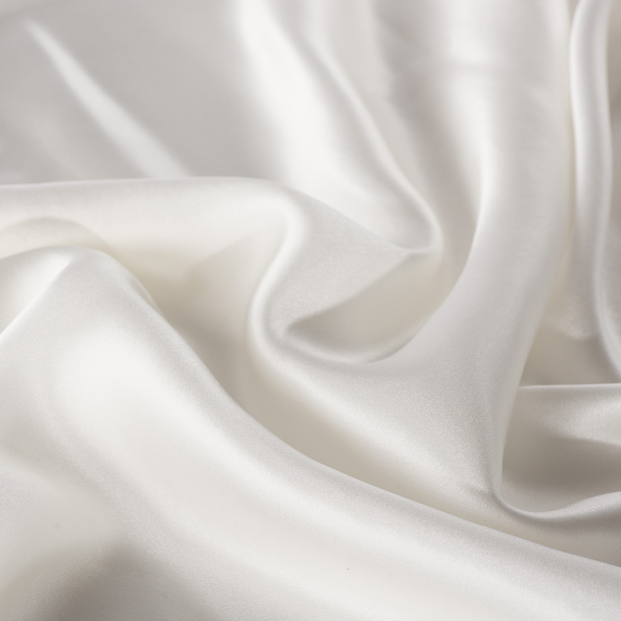 Coperta In Pura Seta Di Gelso CUDDLE DREAMS - Grigia Con Frange 127x185 Cm - Morbida E Traspirante
